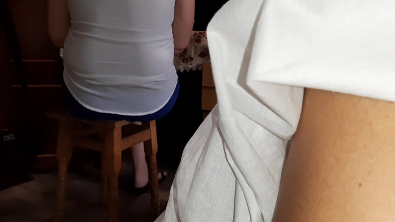 Lesbian-illusion: Medan vår lärare kollar läxor gör min vän och jag...