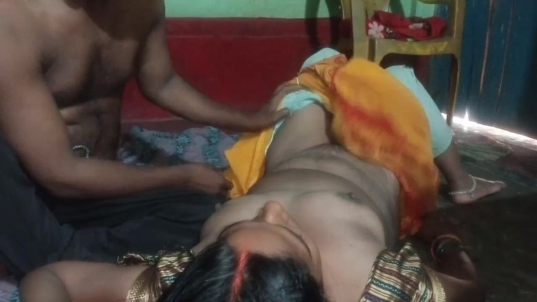 India red sex: Трахав сільську зведену сестру дезі наодинці, дуже повеселився