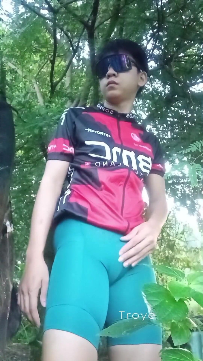 Troye_AsianPinoy: Pinoy Siklista Jakol | 흑인 대물 자지와 섹스하는 아시아 소년