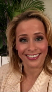 Blonde milf Payton met harig poesje in interraciale neukpartij met grote pik