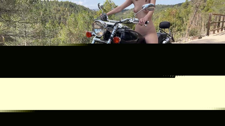 Lissa Brown: Plezier met de trillingen van mijn fiets, met buiklikkende butto