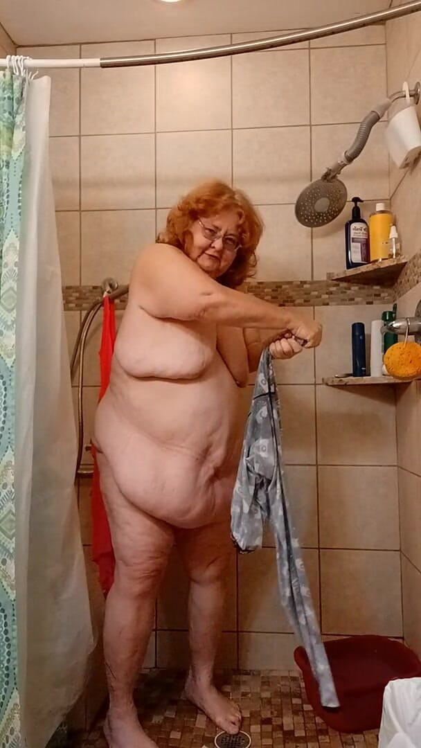 BBW nurse Vicki adventures with friends: Блін, я помочився на штани?