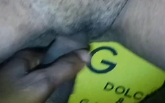 疲惫和愤怒的鸡巴别无选择，只不过继续抚摸玛丽贾尼的阴户。