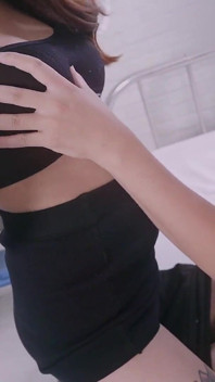 患者との激しいセックス中に搾乳する女性医師のスラット