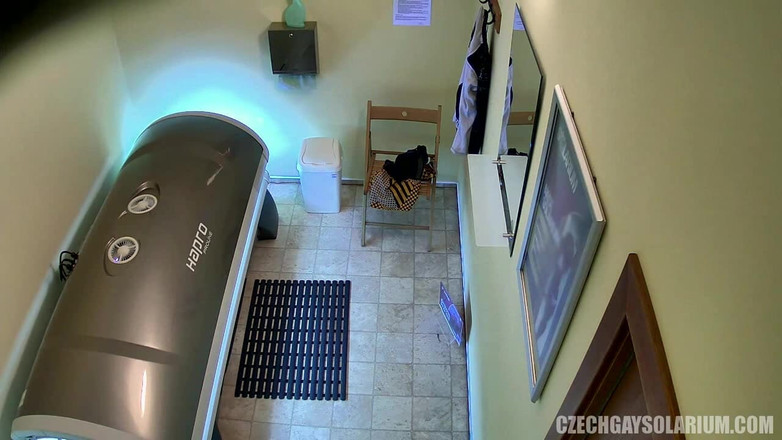Czech Gay Solarium: Czech Gay Solarium 16 Lean Twink wysiada, całkowicie złapany przez kamerę