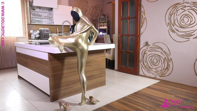 Dollrotic: Mutfakta Çok katmanlı Zentai Suitler