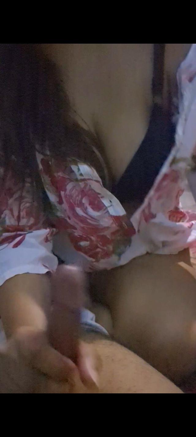 Home Alone Handjob (Juliyajames)
