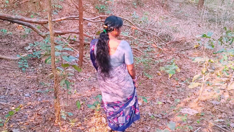 Telugu honey lips: Indian Outdoor Sex. Desi Beautiful Bhabi Fucking Husbend's Small Stepbrother...