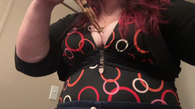 BellaBlast: Awek montel Gergasi menghancurkan payudara