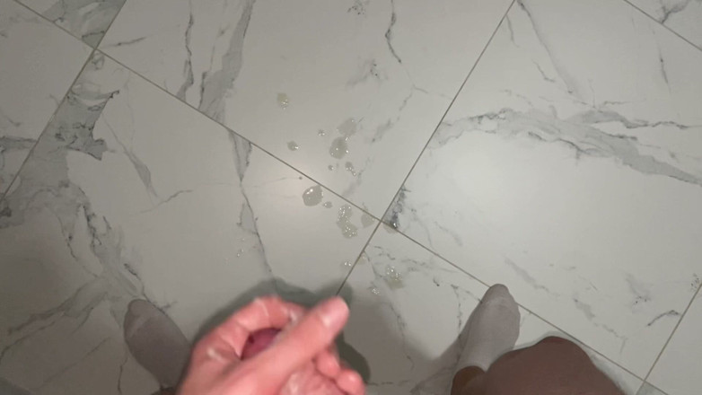 inbod: Huge Cumshot From a Young Guy After an Intense Jerk-off...