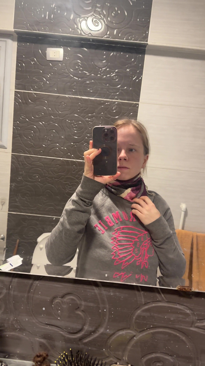 SweetLucy96: Razor Slides Into My Pussy