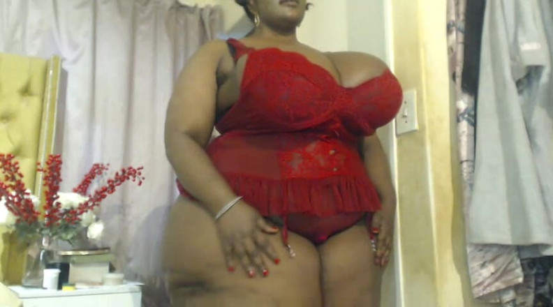 Legendary Booty Overdose: Černá SSBBW se svléká a škádlí