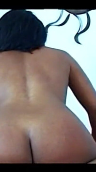 Henjutan hitam yang menakjubkan dengan pepek hitam liar menghisap dan menunggang zakar hitam besar