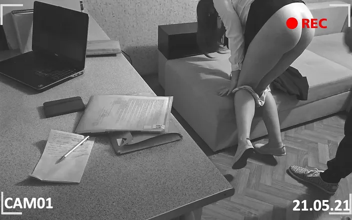 SweetAndFlow: Il direttore ha sculacciato uno studente cattivo