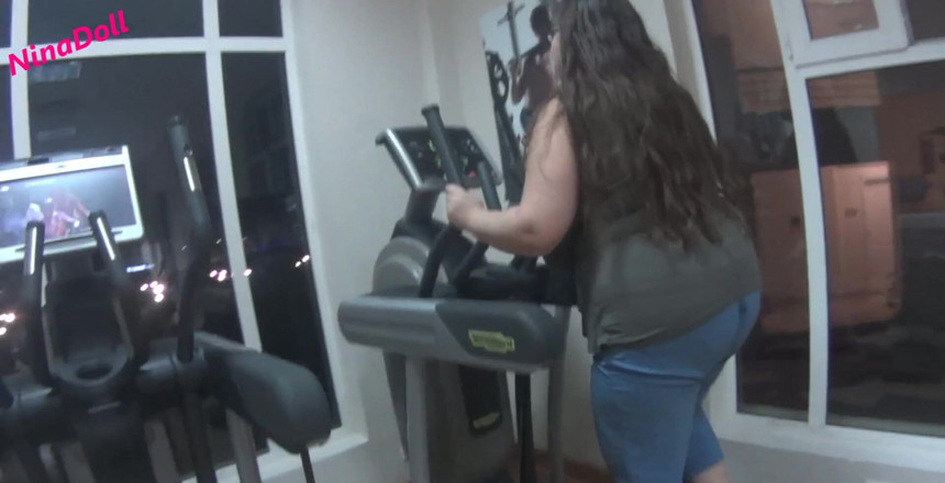 Nina Doll: Moje obrovská prsa mi vypadly z košile při nátři