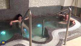 Dojrzałe panie odprężą się i nago