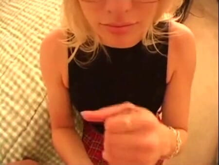 Femdom Sex: Devote blonde brille teen ist nicht schüchtern