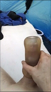 З хвостом, що грається в душі