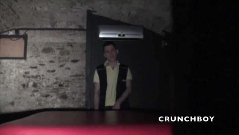 Crunch Boy: Chàng trai này thích bú cu trong những cái lỗ...