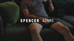 Spencer Adams: Brit Bear honí na pohovce, střílí náklad přes sportovní top...