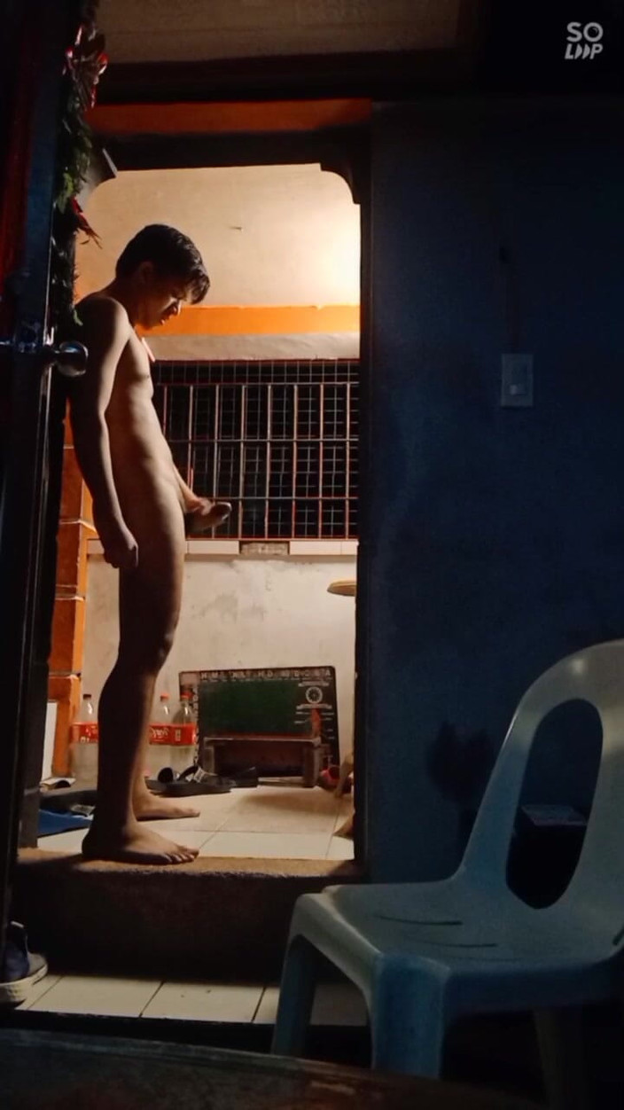 Rent A Gay Productions: Pinoy Boy mostra pau enorme e porra para você