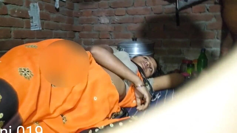 Rakesh: Desi dívka Gov Ki Ladki Ki Chudayi Ghar Me Bula...
