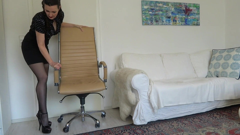 Lady Victoria Valente: Sandal Mistress vám dá pokyny