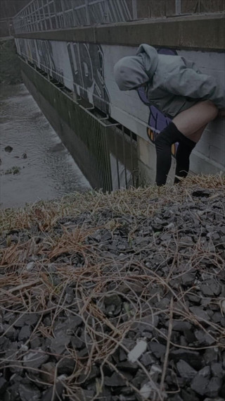 BoyGrenzenlos: Boygrenzenlos venku s hračkou nesestříhaná, nehoda