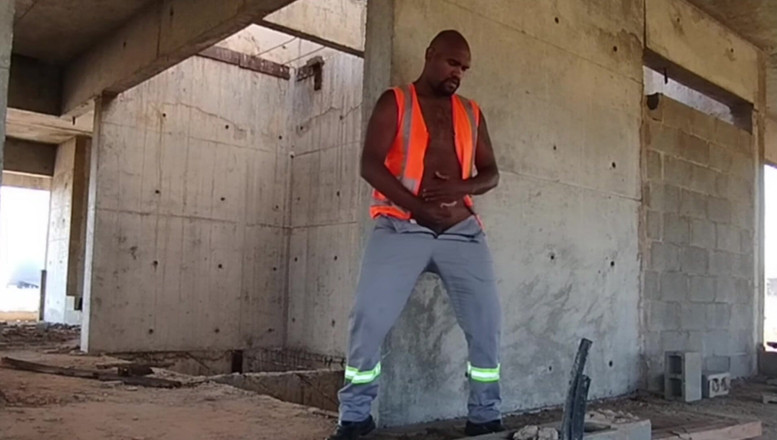 TheBlacKHunterr: Dopo il lavoro mi sono fermato in cantiere per sborrare