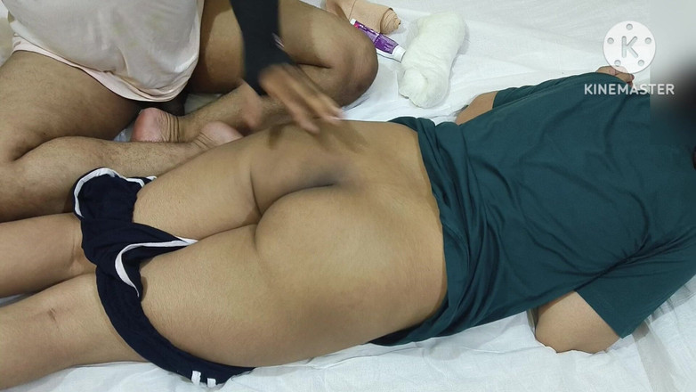 Abhikshasexvideos: Gadis India dientot sama dokter selama perawatan