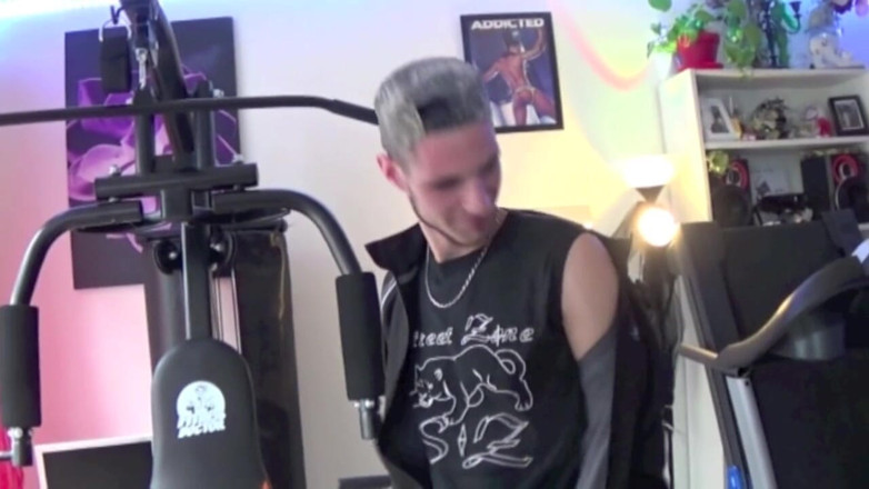 Crunch Boy: Schwuler wird während der muskululationssession von hetero gefickt