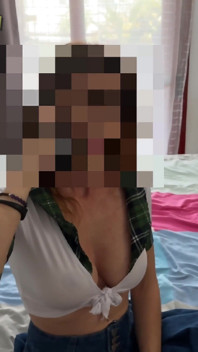 Šukám toho chlapa, zatímco mluvím s manželem po telefonu