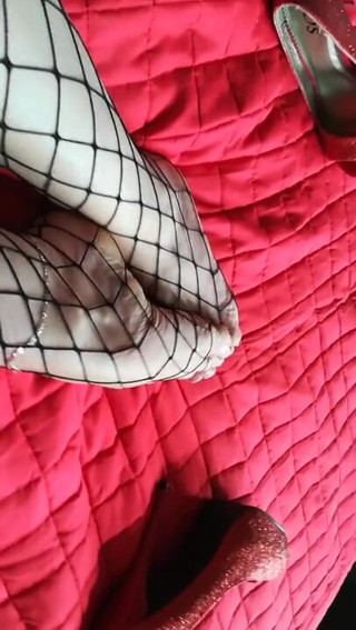 Lady Daniela -: Nikmatilah kaki ketuhanan saya