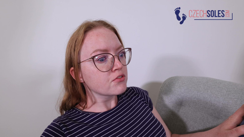 Czech Soles - foot fetish content: Mengembangkan kakinya sendiri ke saiz yang tidak menentu