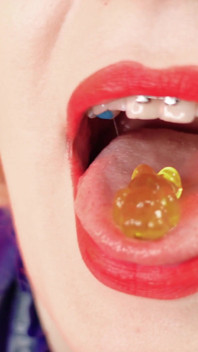 Gintess divora il feticcio - meduse che mangiano
