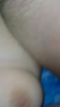 Ejaculare pe cur apoi muie futai și spermă pe curul ei chiloți