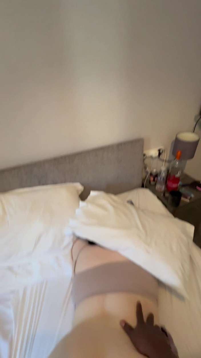 Nofaceguy09: Follando a una chica con curvas blancas de culo grande...