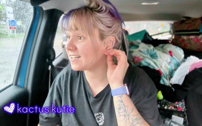 Kactus kutie: Trop pluvieux ! J’ai dû faire pipi dans une coupe