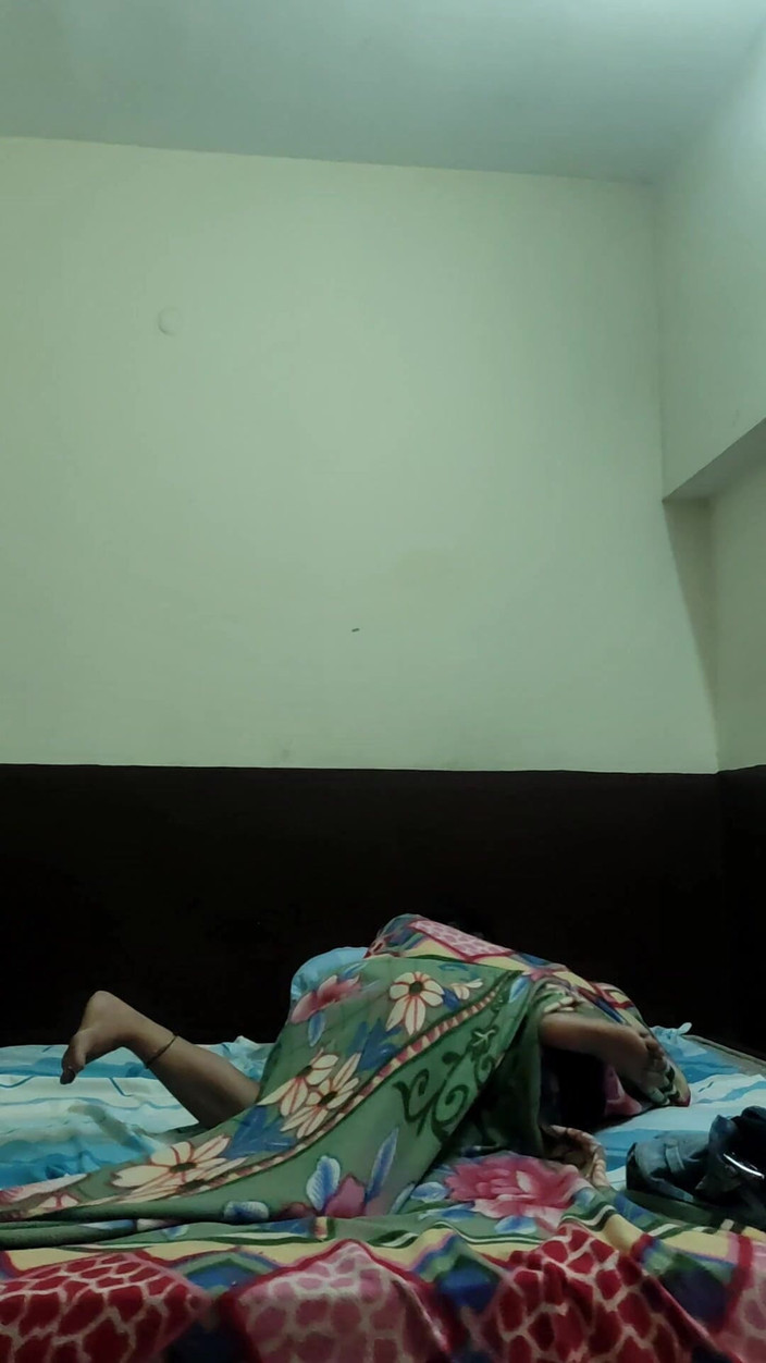 Hindiaudioadda1: Amantes curtindo secretamente no quarto