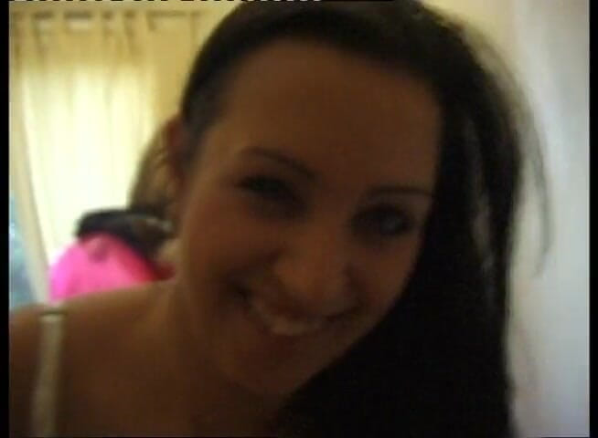 Flash Model Amateurs: La ragazza con un culo grosso aiuta il ragazzo fortunato...