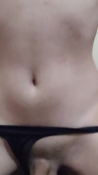 穿着热辣丁字裤的性感屁股twink男孩跳舞