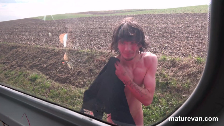 MatureVan: První sex hippie chlapce od Maturevan