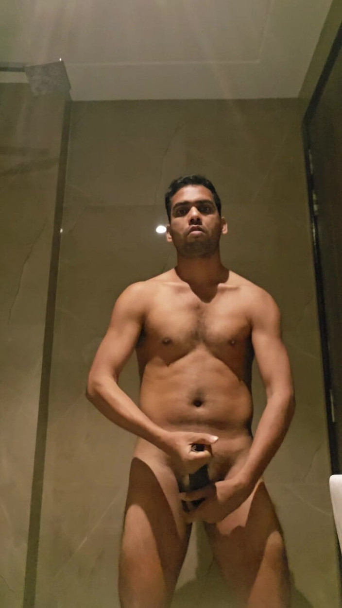 Desicoupleind: Ragazzo indiano sexy si masturba