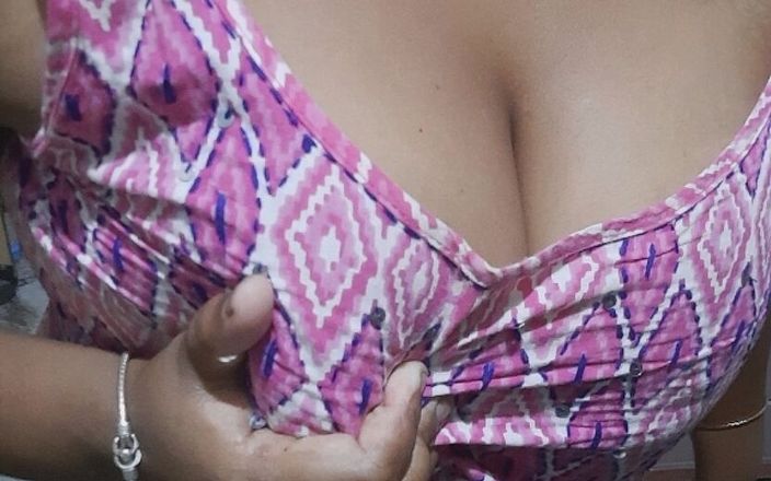Boudi lover: मेरे विशाल स्तनों के साथ खेलना - भाग 1