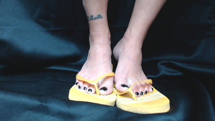 Abby Anna: Yellow flipflops closeup shoeplay