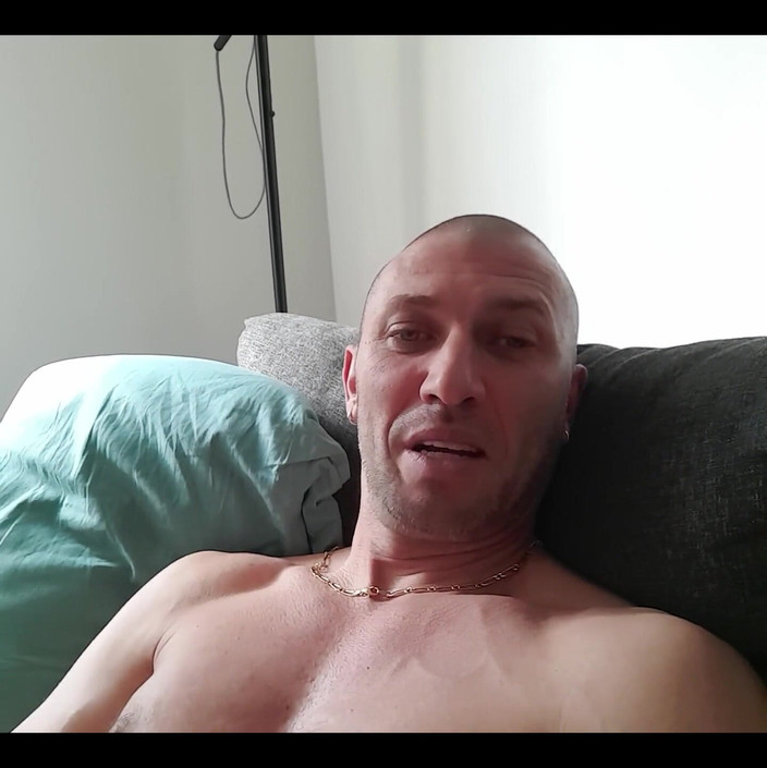 Boy jerking off: Nói chuyện tục tĩu