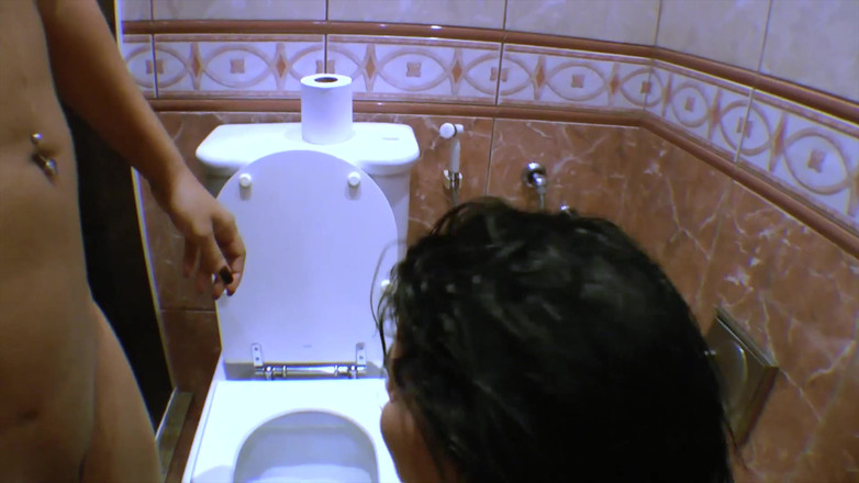 FetishKing: Lesbiche culo leccata e dominazione puzzolente ragazze latine - Leccami il...