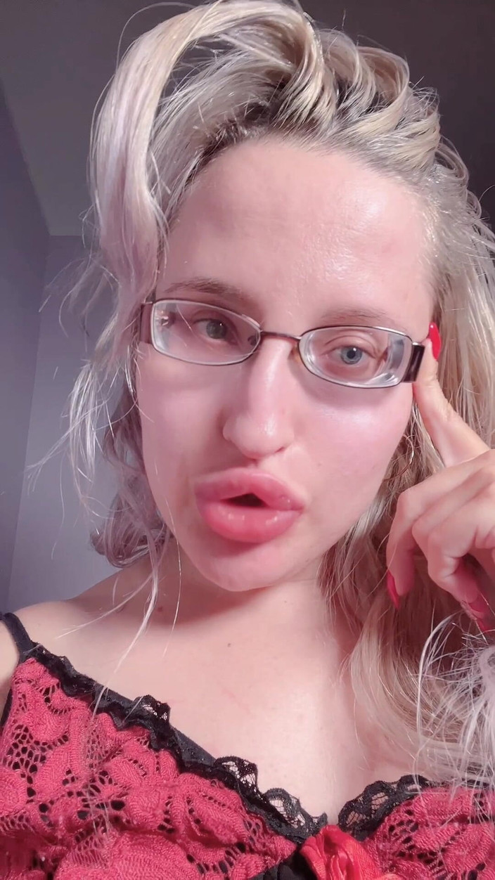 FinDom Goaldigger: Škádlení posedlostí rty