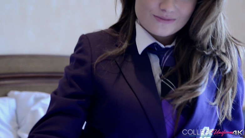 College Uniform: Uniforme viola con jess impiazzi