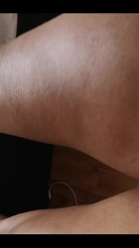 J’adore les grosses jambes et le short rouge